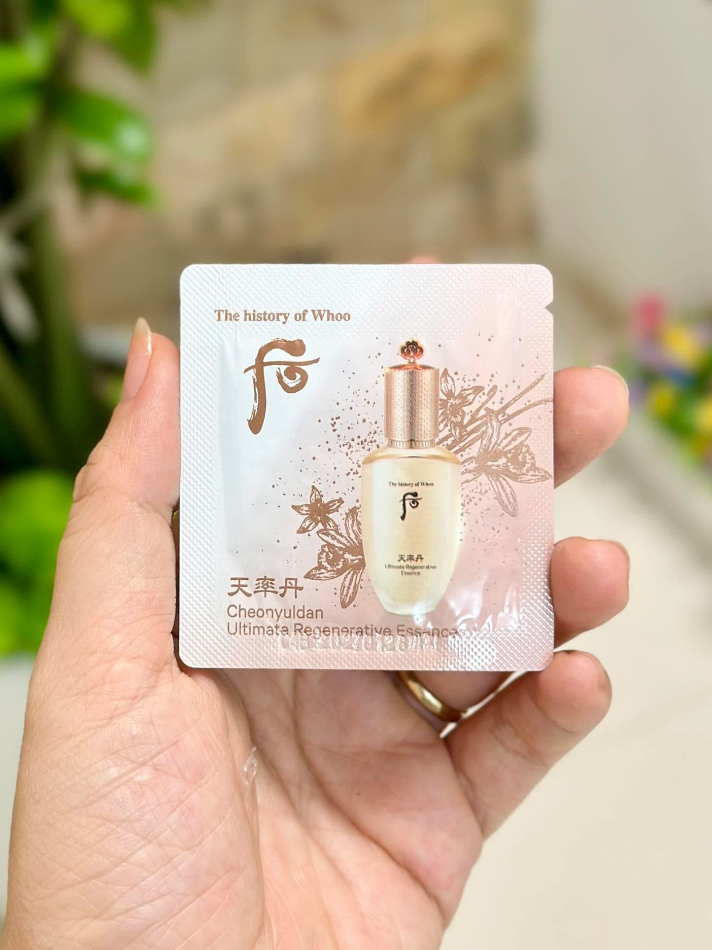 THE WHOO CHEONYULDAN ULTIMATE REGENERATIVE ESSENCE SAMPLES 1ML x 30PCS