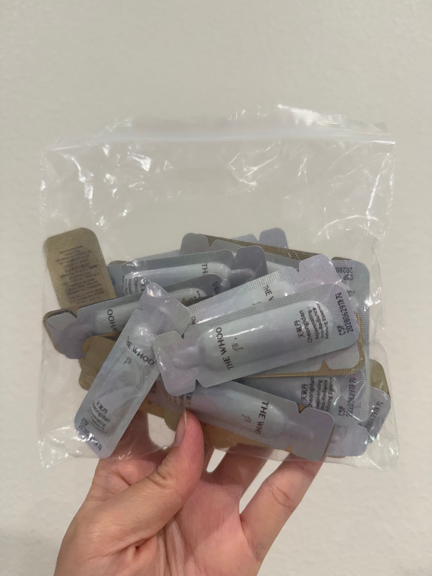 THE WHOO CHEONGIDAN REJUVENATING PRO RADIANCE REFINING ESSENCE SAMPLES 1ML x 30PCS