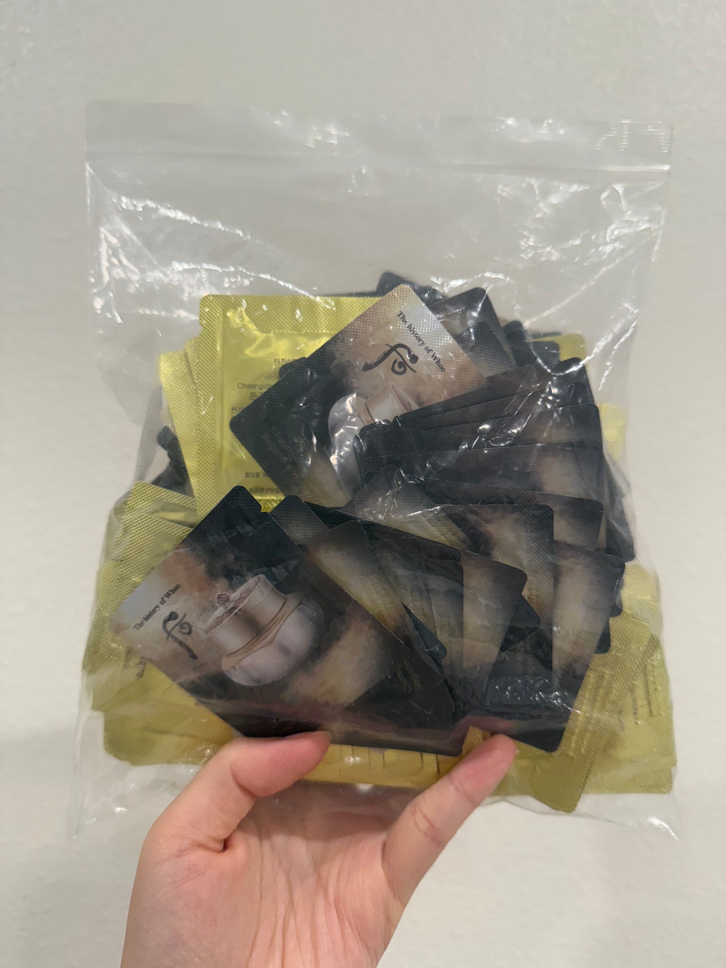 THE WHOO CHEONGIDAN RADIANT GENERATING CREAM SAMPLES 1ML x 120PCS