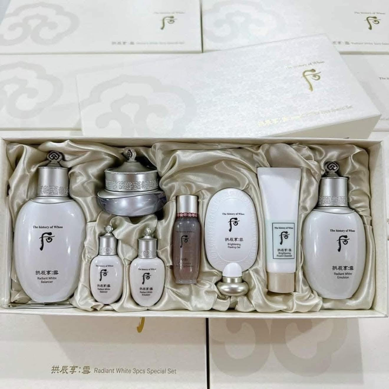THE WHOO WHITE RADIANT MOISTURE FULL SET OF 8 ITEMS
