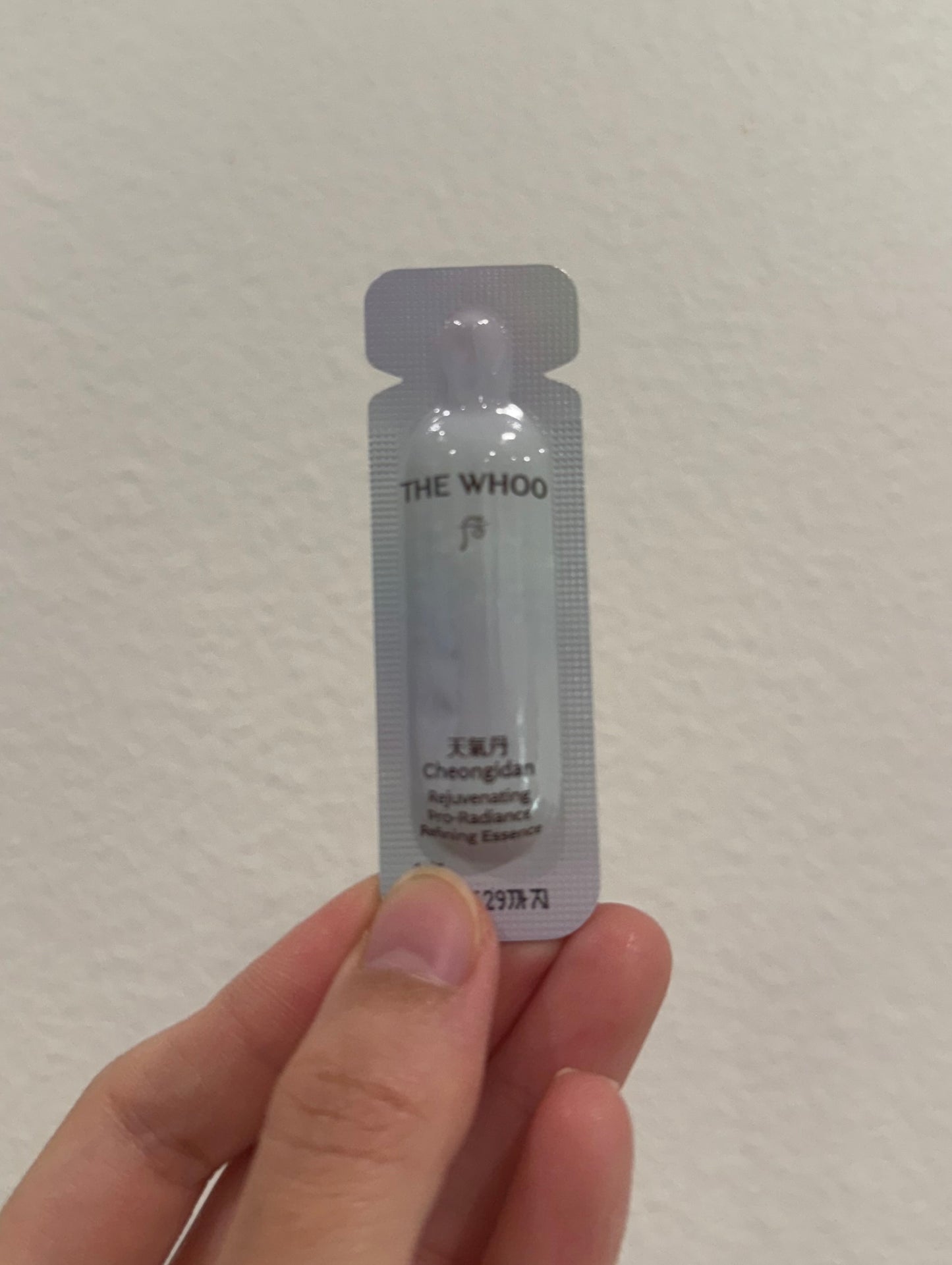 THE WHOO CHEONGIDAN REJUVENATING PRO RADIANCE REFINING ESSENCE SAMPLES 1ML x 30PCS