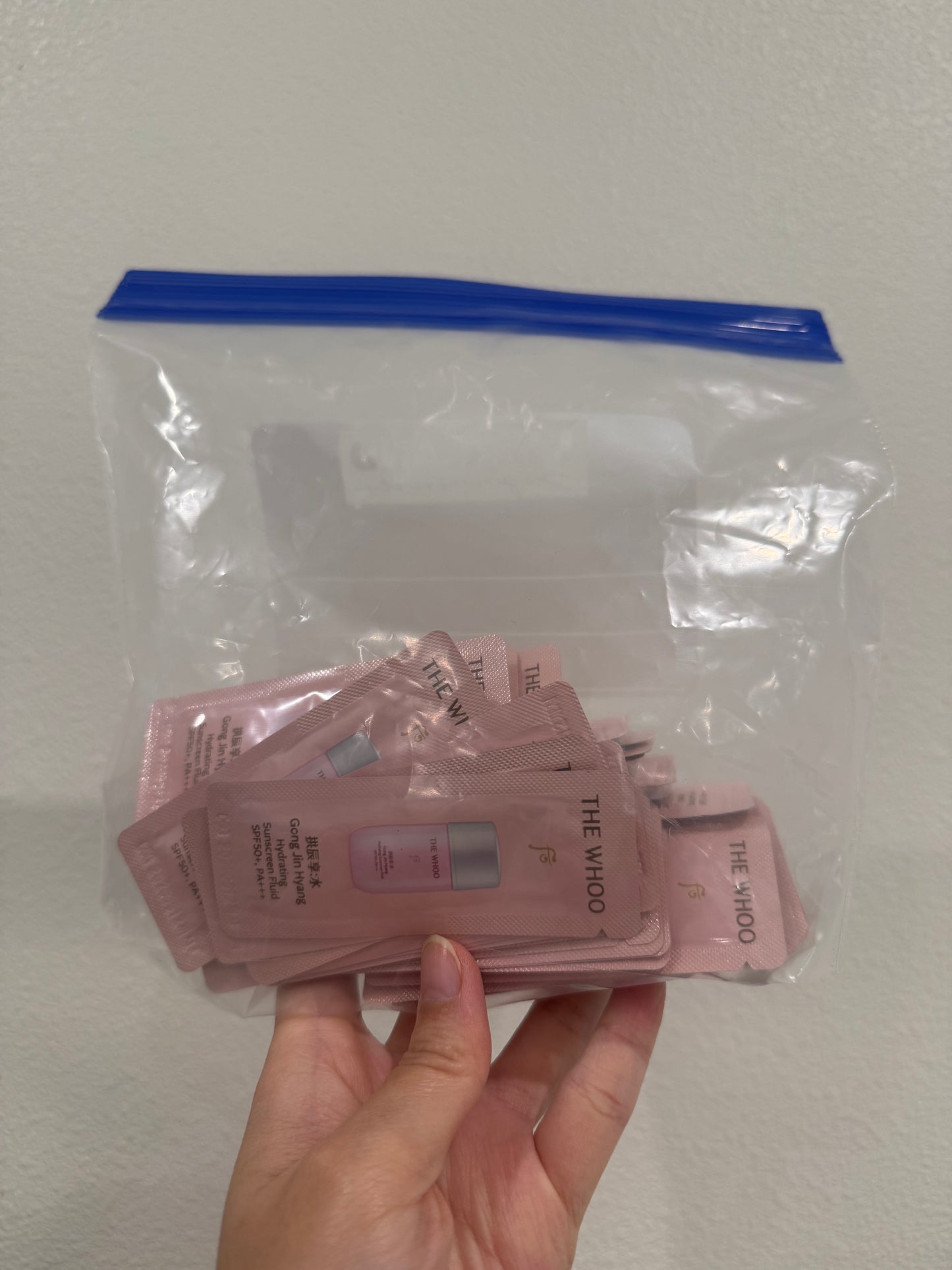 THE WHOO GONGJINHYANG HYDRATING SUNSCREEN FLUID SPF50+ PA+++ SAMPLES 1ML x 60PCS