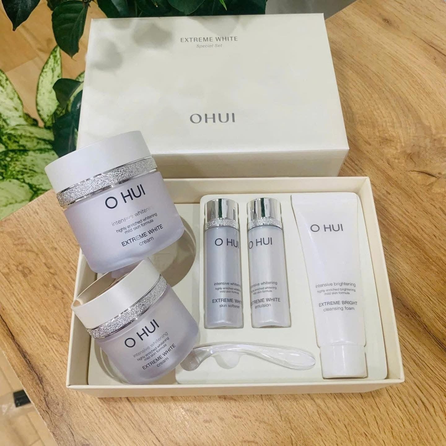 OHUI EXTREME WHITE PREMIUM WHITENING CREAM SET