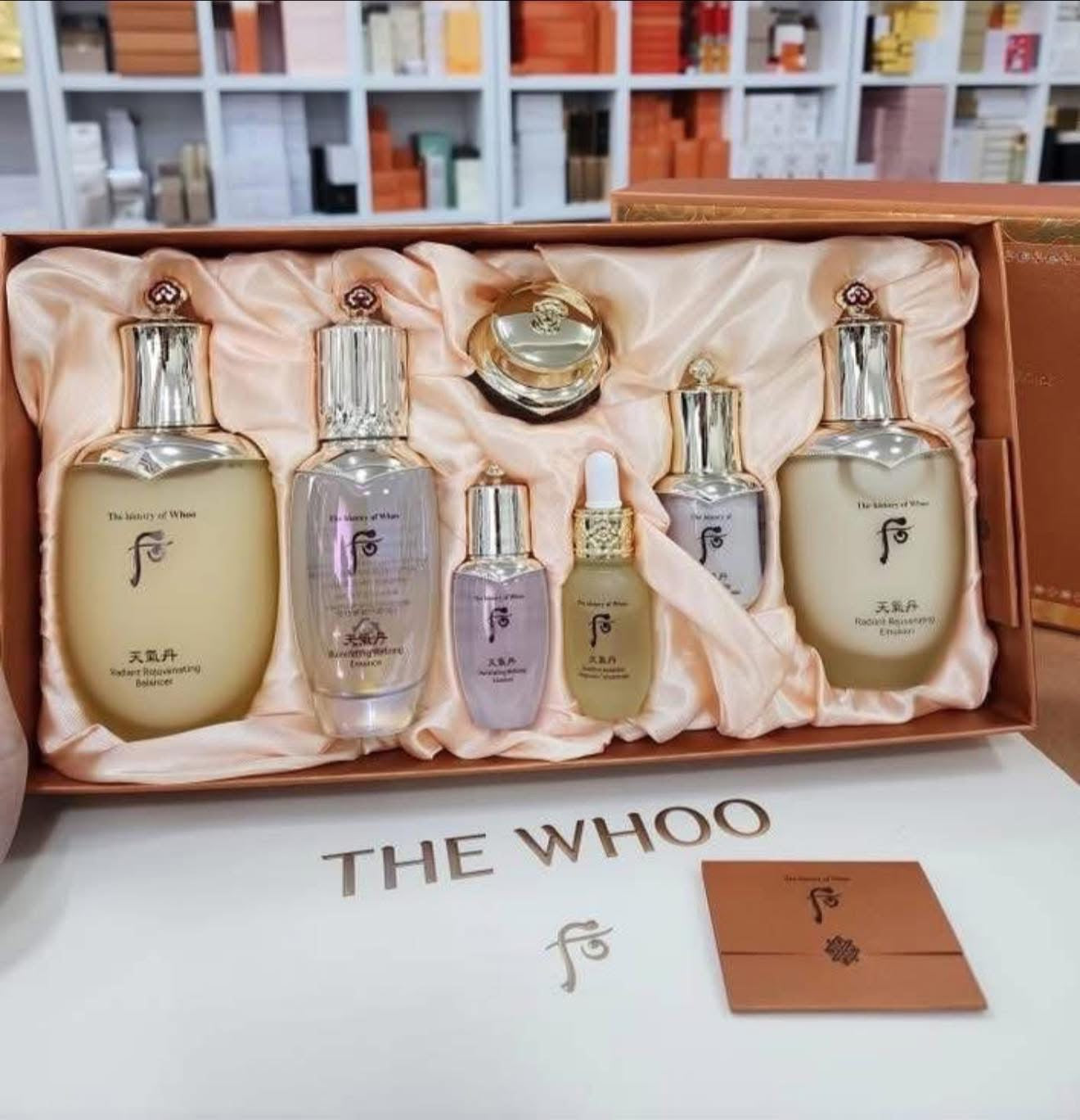 THE WHOO CHEONGIDAN PRO-RADIANCE REJUVENATING SET OF 7 ITEMS
